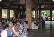 厳島神社 禰宜 飯田氏より、千畳閣と宮島の数々のお社についてのお話を聞く（神殿）